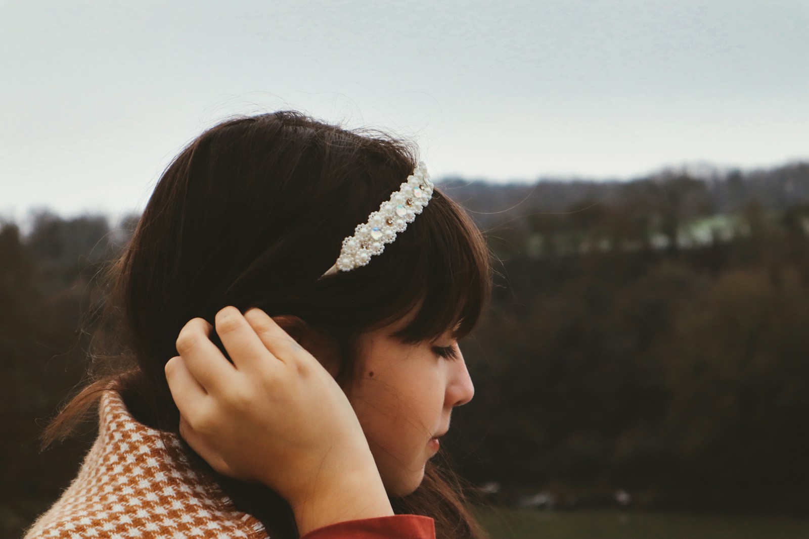 woman in white and brown floral headband